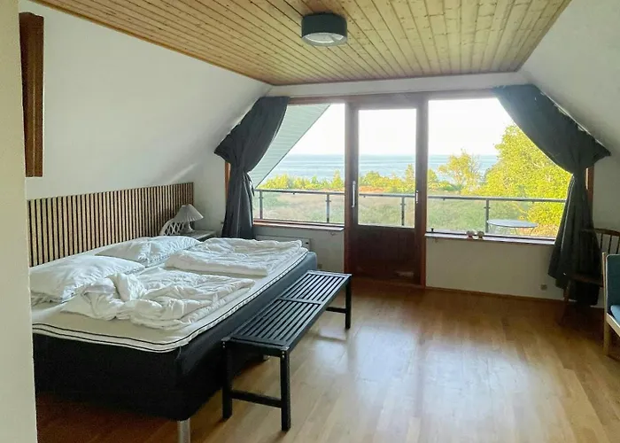 Semesterbostad With Sea View In *