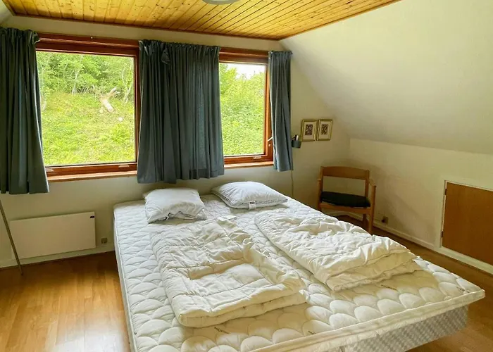 Semesterbostad With Sea View In *